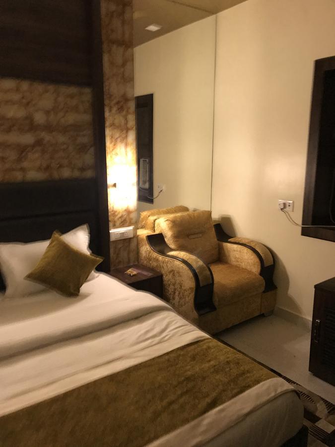 Hotel Mmk Kanpur Exteriör bild