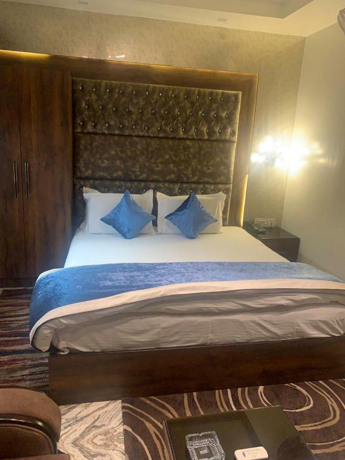 Hotel Mmk Kanpur Exteriör bild
