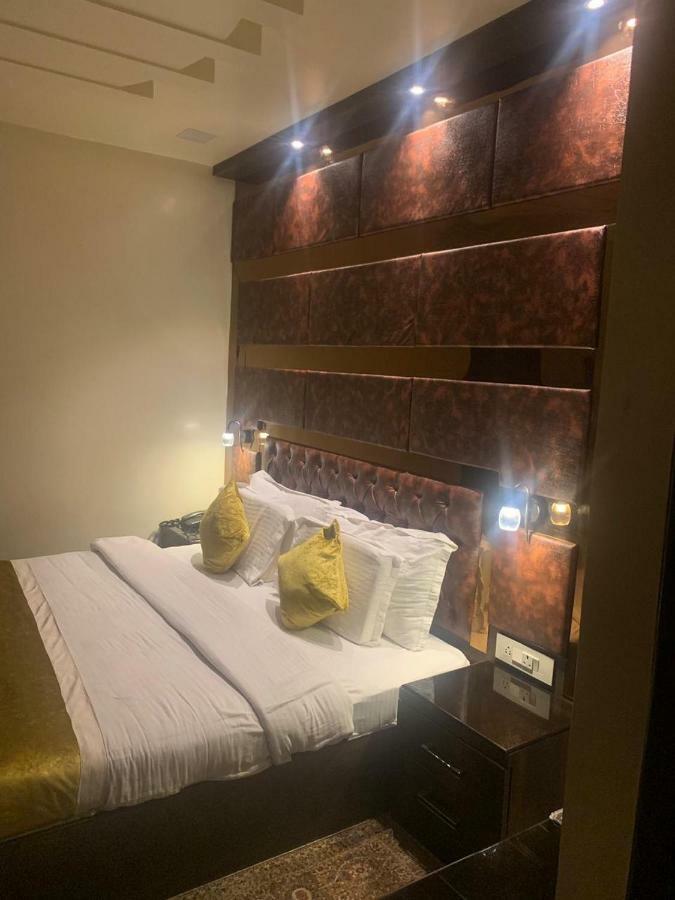Hotel Mmk Kanpur Exteriör bild